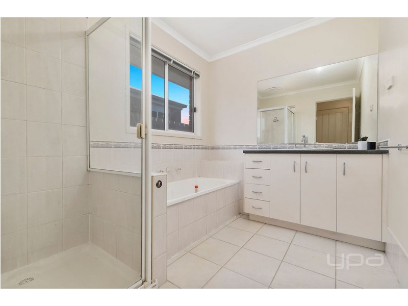 8 Kayla Way, Kurunjang VIC 3337