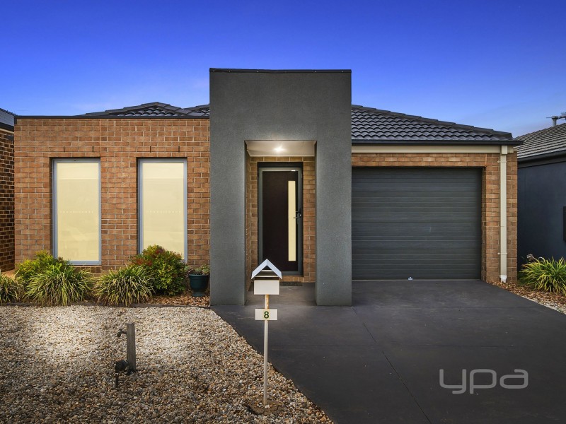 8 Poseidon Street, Kurunjang VIC 3337