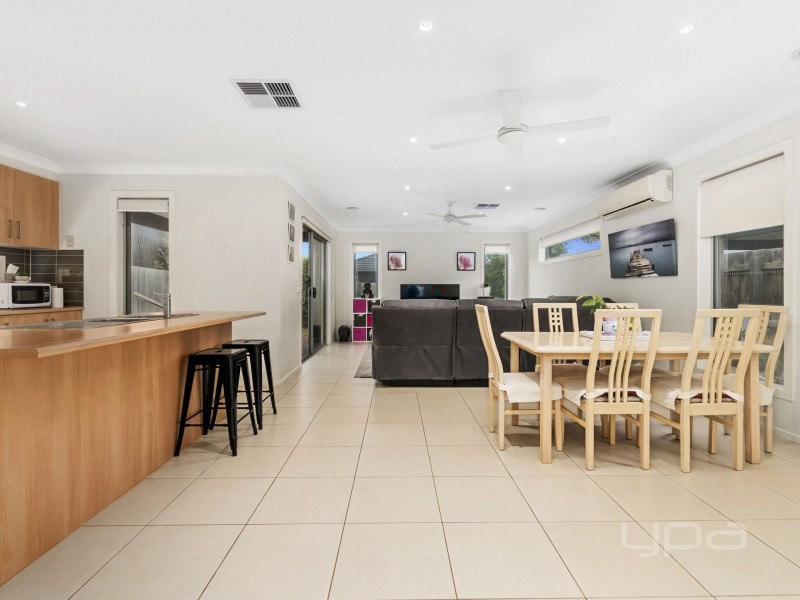 8 Poseidon Street, Kurunjang VIC 3337