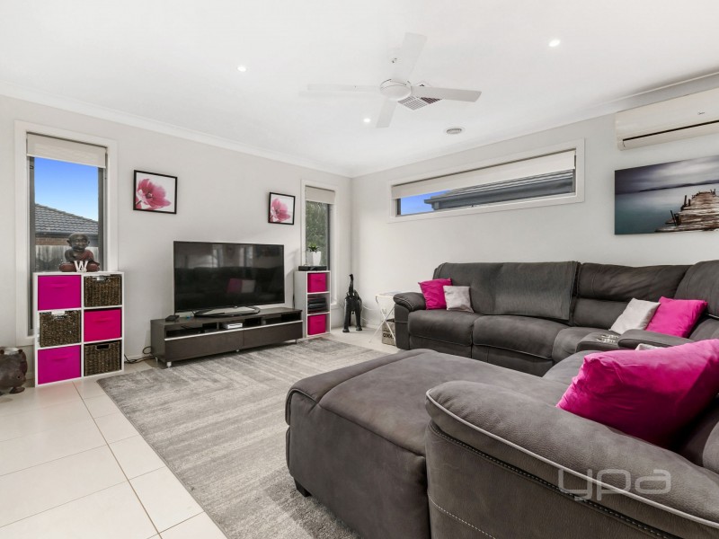 8 Poseidon Street, Kurunjang VIC 3337