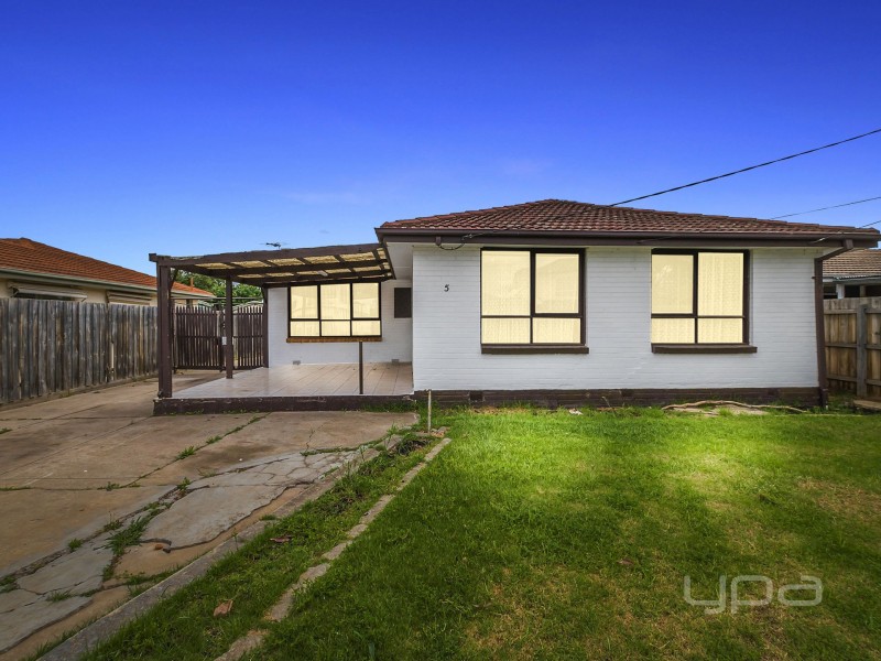 5 Curlew Close, Melton VIC 3337