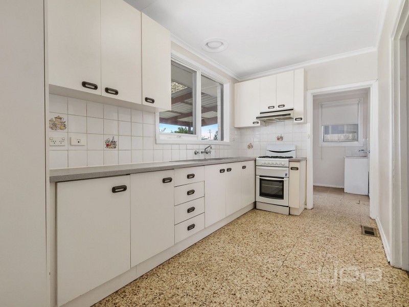 5 Curlew Close, Melton VIC 3337