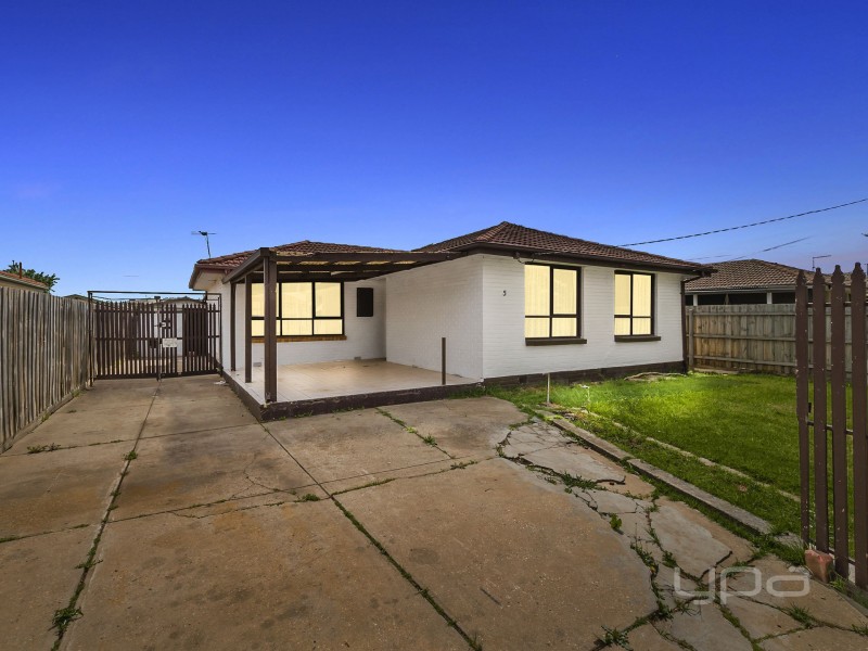 5 Curlew Close, Melton VIC 3337