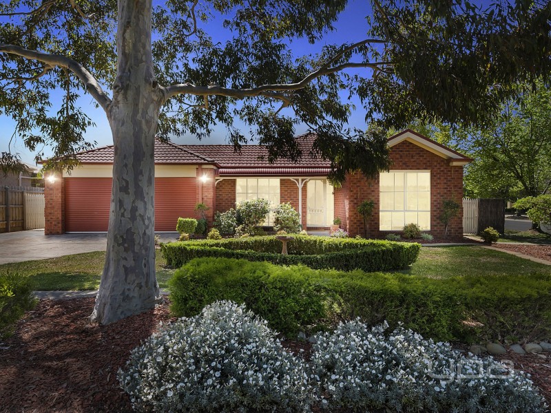 19 Glenbrook Gardens, Brookfield VIC 3338