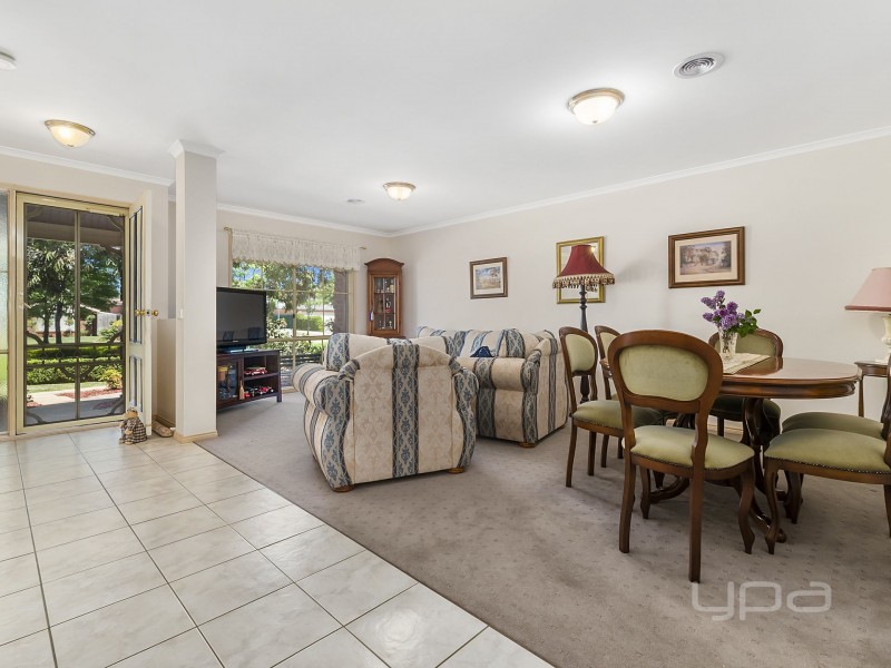 19 Glenbrook Gardens, Brookfield VIC 3338