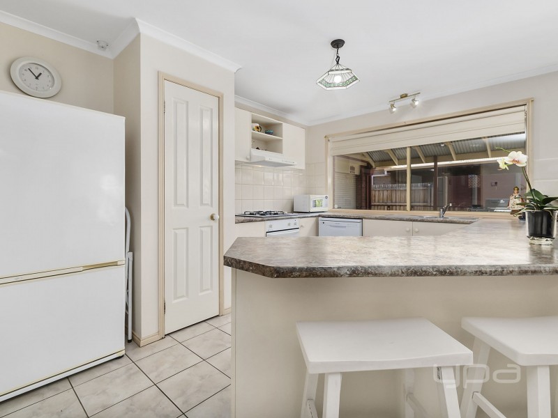 19 Glenbrook Gardens, Brookfield VIC 3338