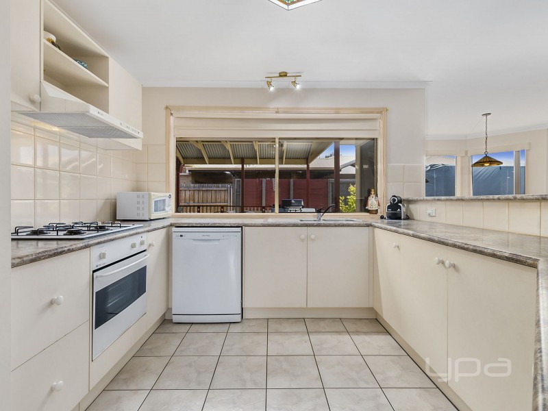 19 Glenbrook Gardens, Brookfield VIC 3338