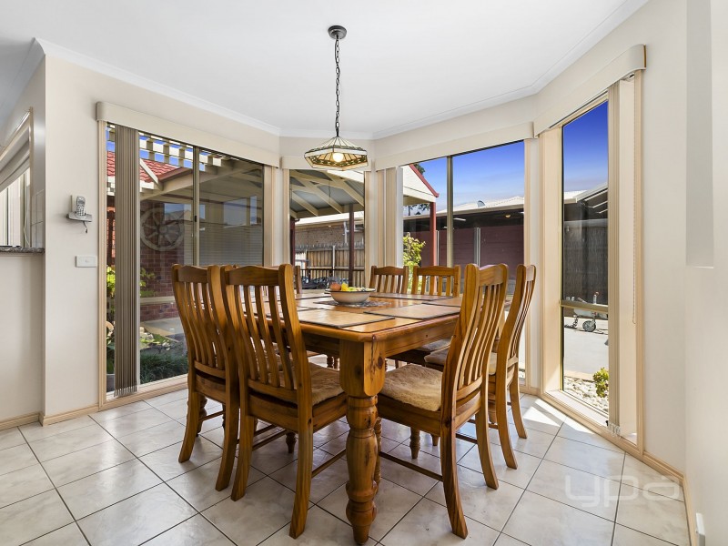 19 Glenbrook Gardens, Brookfield VIC 3338