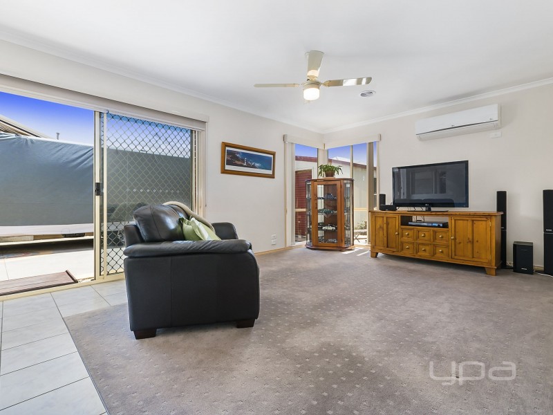 19 Glenbrook Gardens, Brookfield VIC 3338