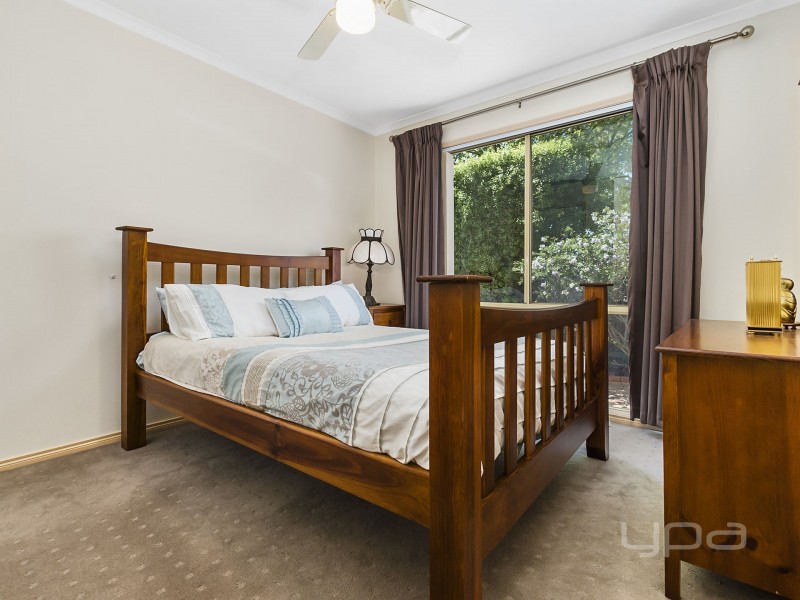 19 Glenbrook Gardens, Brookfield VIC 3338