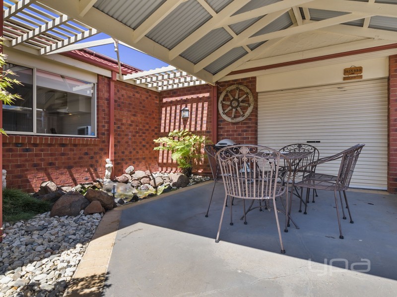 19 Glenbrook Gardens, Brookfield VIC 3338