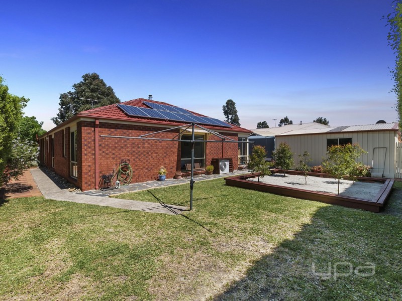 19 Glenbrook Gardens, Brookfield VIC 3338