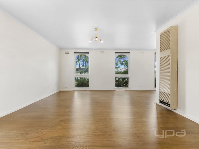 12 Irving Road, Melton VIC 3337