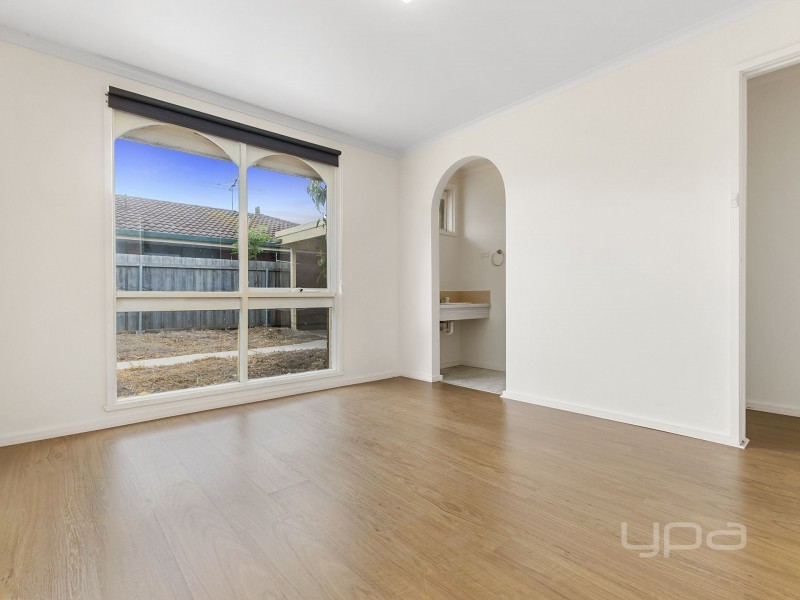 12 Irving Road, Melton VIC 3337