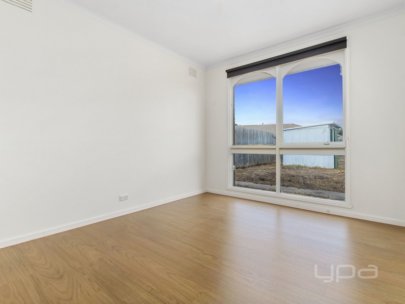 12 Irving Road, Melton VIC 3337