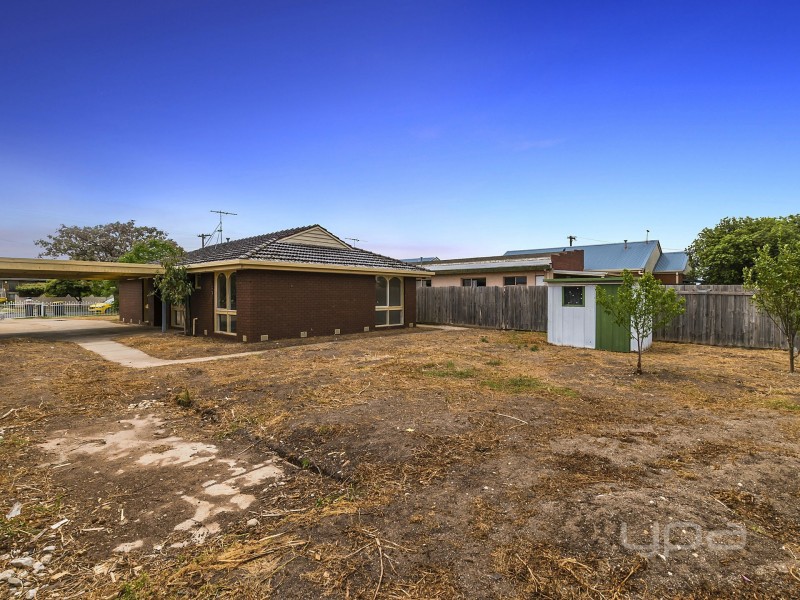 12 Irving Road, Melton VIC 3337
