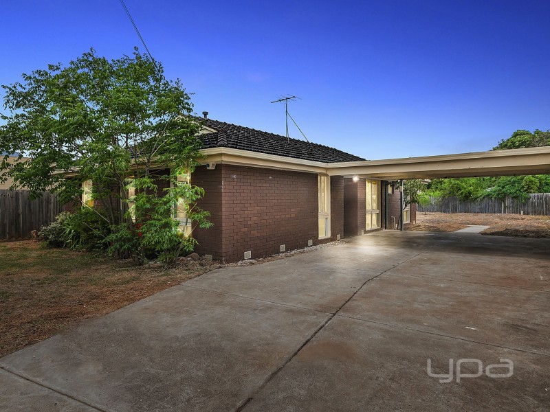 12 Irving Road, Melton VIC 3337