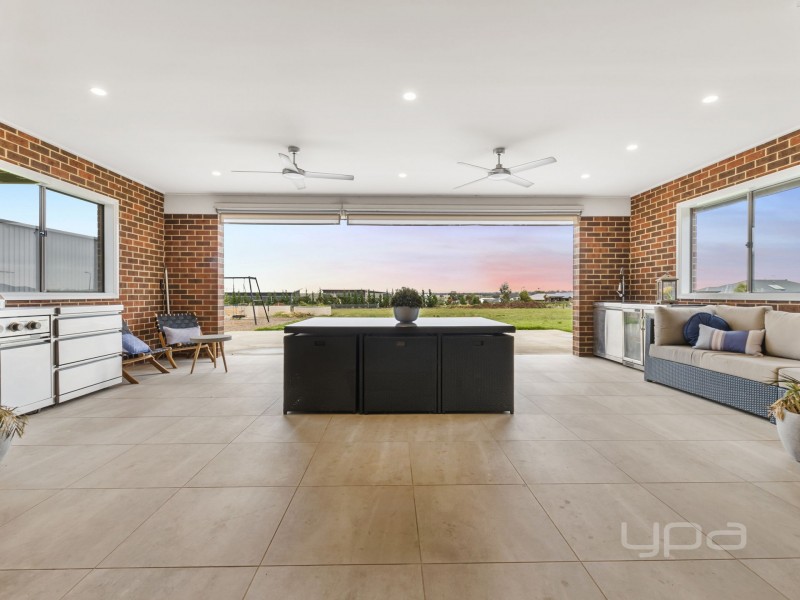 29 Thomas Drive, Hopetoun Park VIC 3340