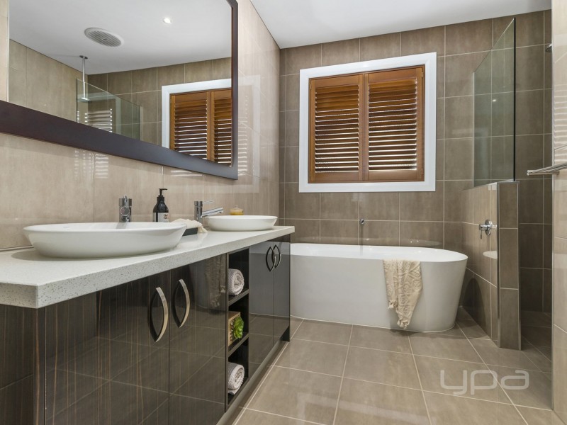 39 Highfield Way, Kurunjang VIC 3337