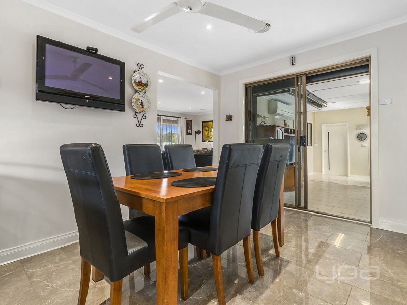 7 Rothesay Place, Melton West VIC 3337