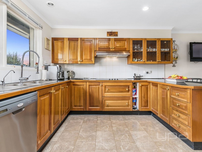 7 Rothesay Place, Melton West VIC 3337