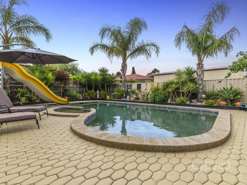 7 Rothesay Place, Melton West VIC 3337