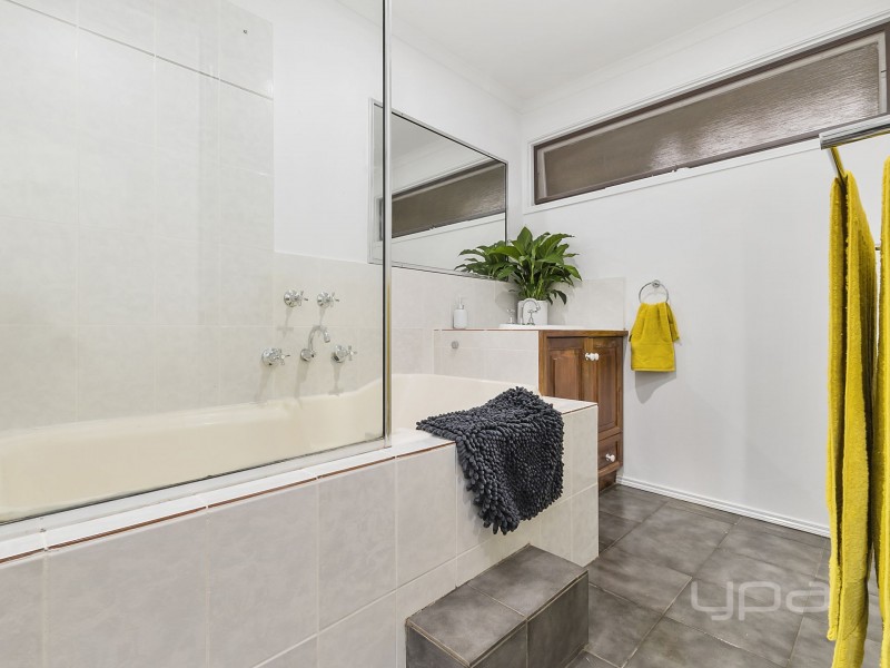 31 Tamar Drive, Melton South VIC 3338