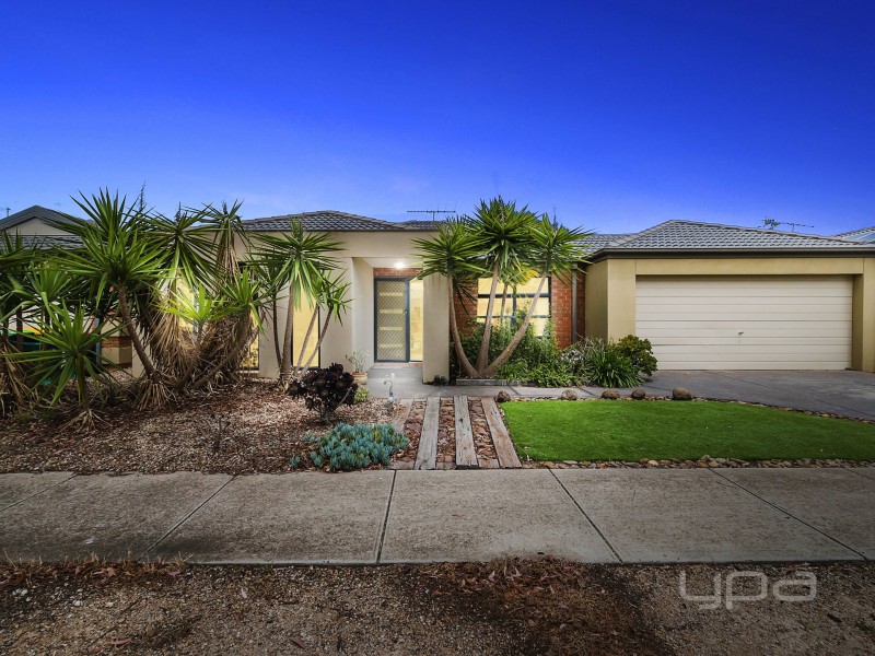 37 Fairhaven Boulevard, Melton West VIC 3337