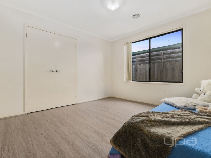 37 Fairhaven Boulevard, Melton West VIC 3337