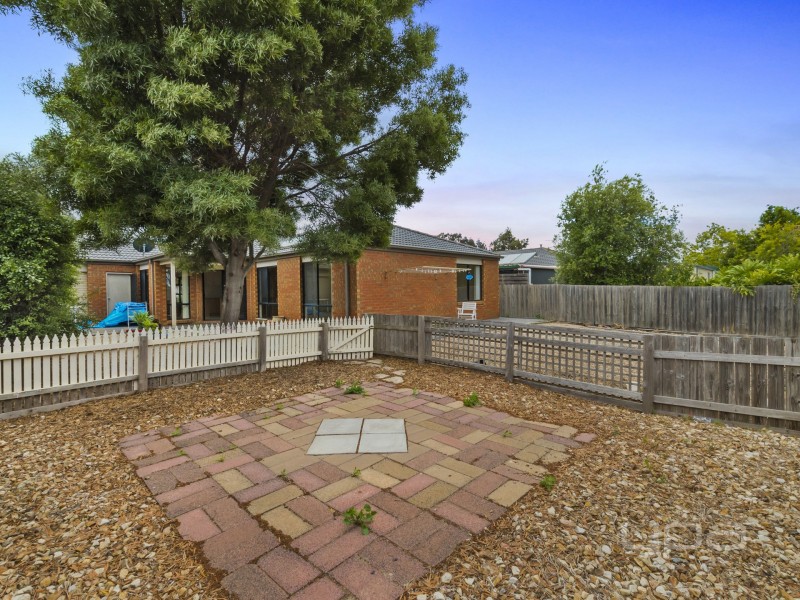 37 Fairhaven Boulevard, Melton West VIC 3337