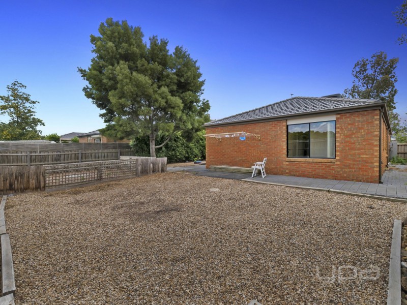 37 Fairhaven Boulevard, Melton West VIC 3337