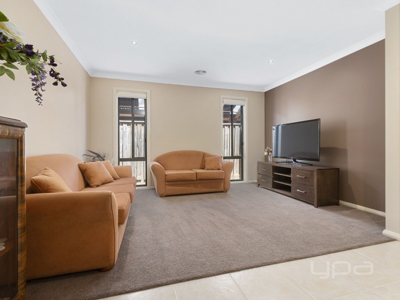 21 Barleygrass Crescent, Brookfield VIC 3338