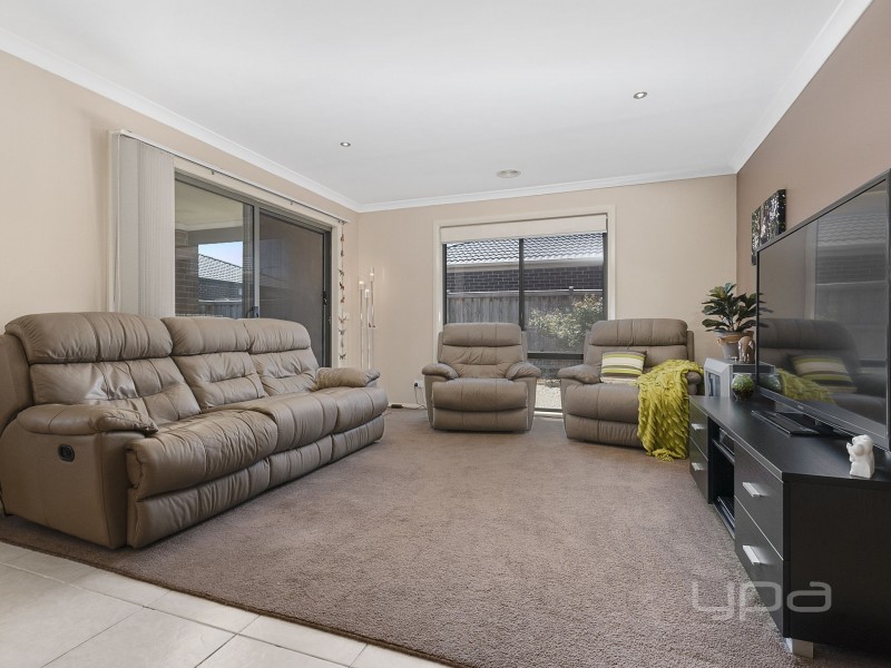 21 Barleygrass Crescent, Brookfield VIC 3338