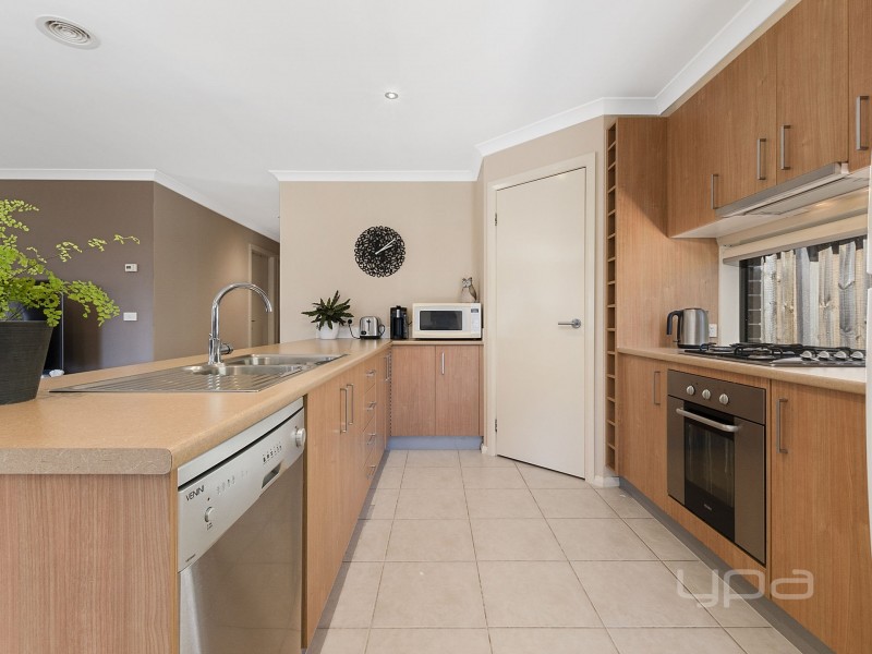 21 Barleygrass Crescent, Brookfield VIC 3338