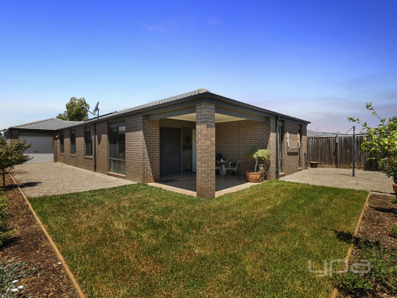 21 Barleygrass Crescent, Brookfield VIC 3338