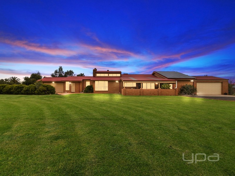 18 Hammond Circuit, Hopetoun Park VIC 3340