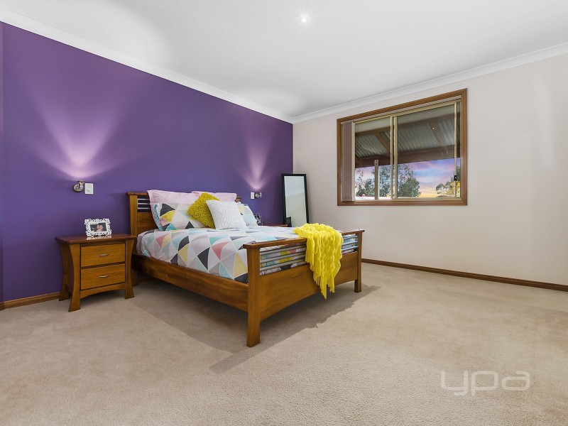 18 Hammond Circuit, Hopetoun Park VIC 3340