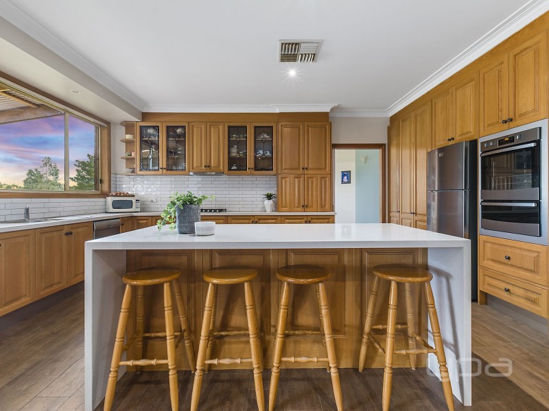 18 Hammond Circuit, Hopetoun Park VIC 3340