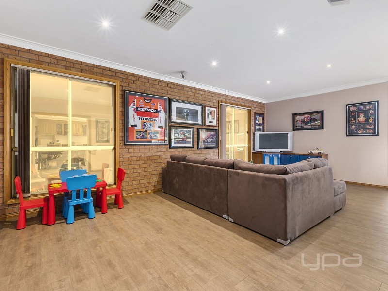 18 Hammond Circuit, Hopetoun Park VIC 3340