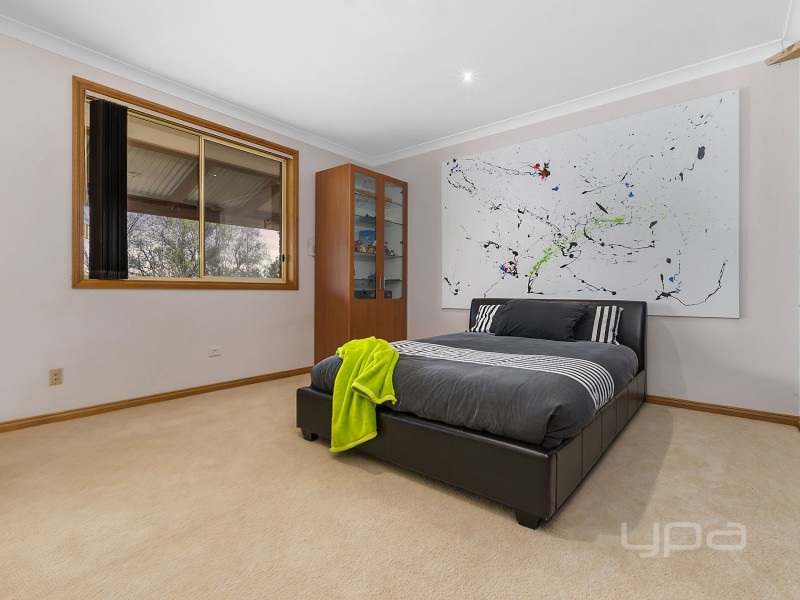 18 Hammond Circuit, Hopetoun Park VIC 3340