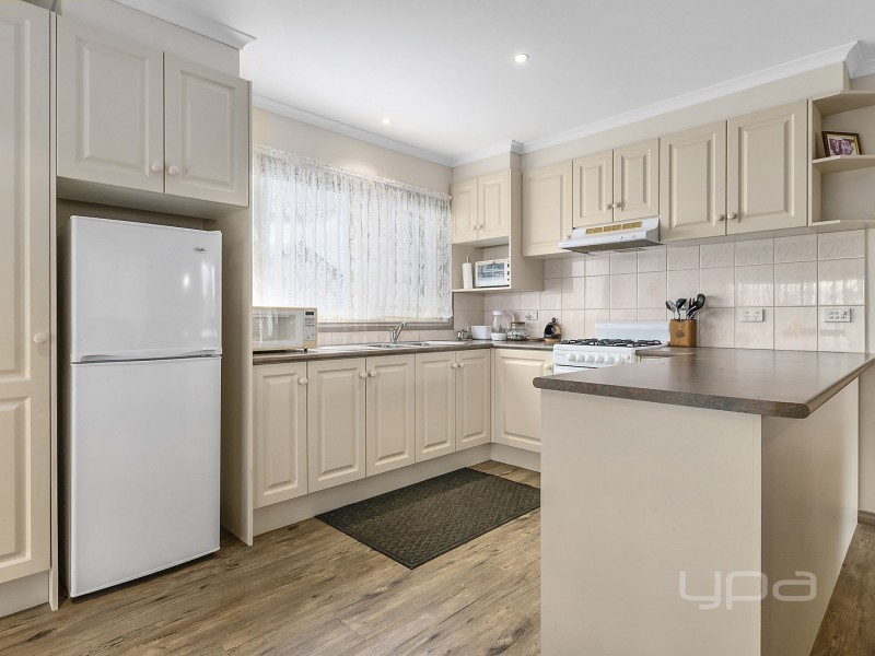 18 Hammond Circuit, Hopetoun Park VIC 3340