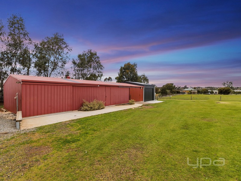 18 Hammond Circuit, Hopetoun Park VIC 3340