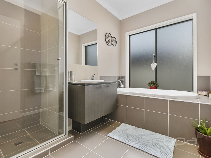 12 Magpie Street, Brookfield VIC 3338