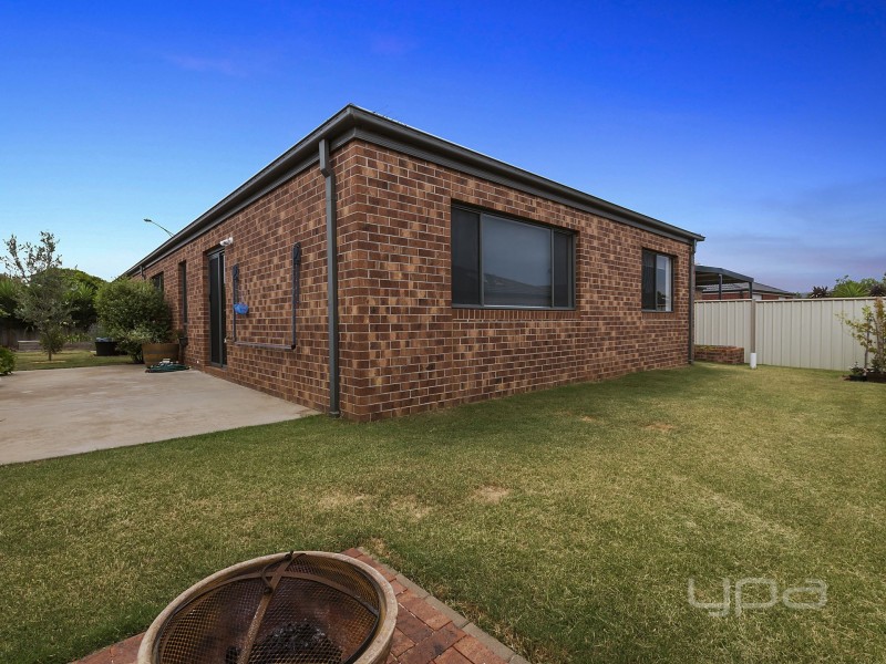 12 Magpie Street, Brookfield VIC 3338