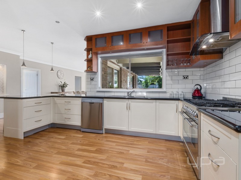 17 Benjamin Court, Kurunjang VIC 3337