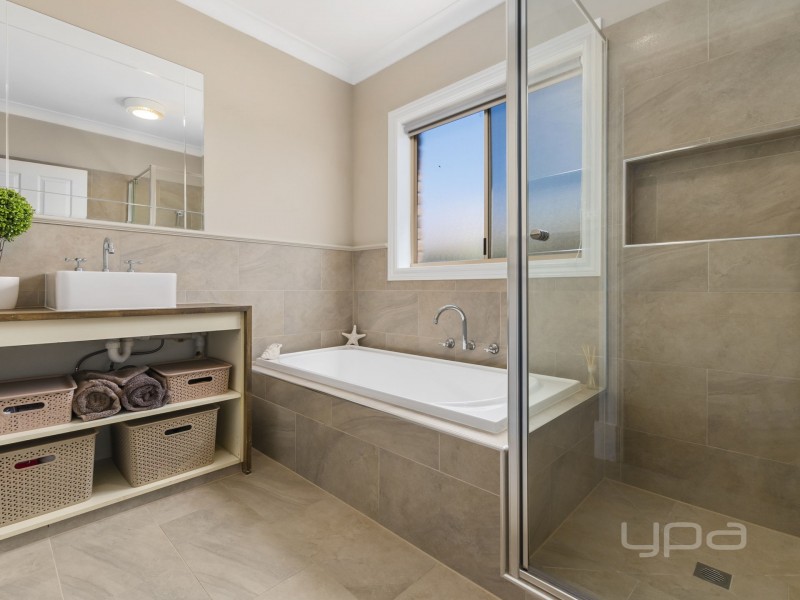 17 Benjamin Court, Kurunjang VIC 3337