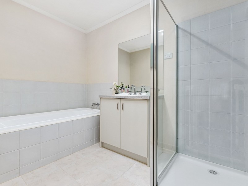 16 Shandeau Boardwalk, Melton West VIC 3337