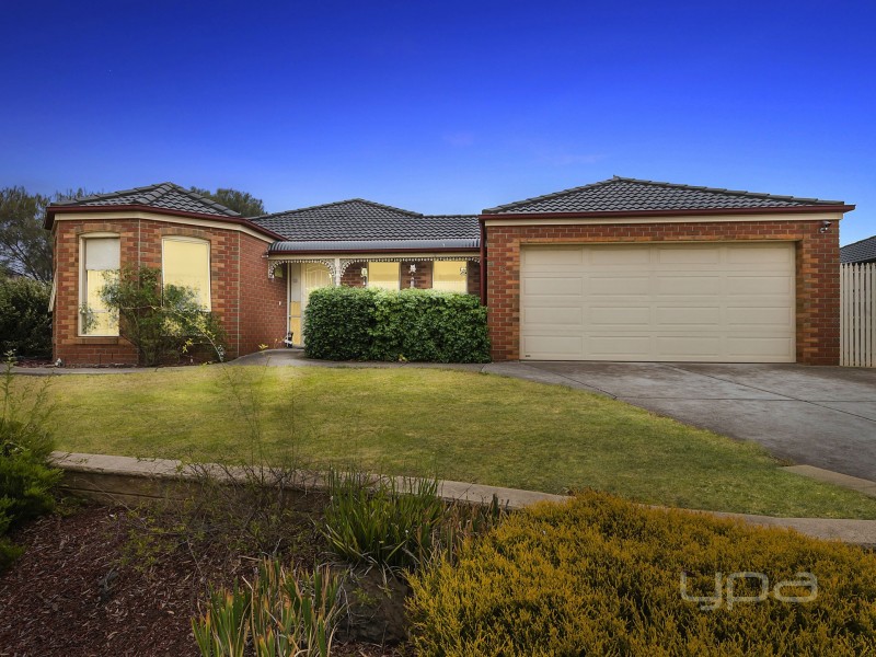 18 Christina Crescent, Kurunjang VIC 3337