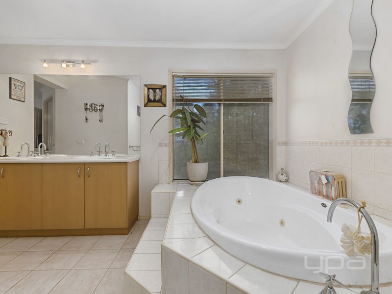 18 Christina Crescent, Kurunjang VIC 3337