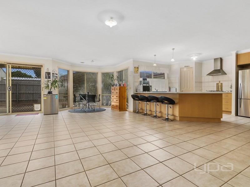 18 Christina Crescent, Kurunjang VIC 3337